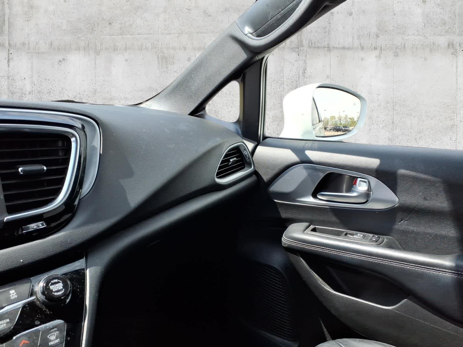 2020 Chrysler Pacifica Touring L