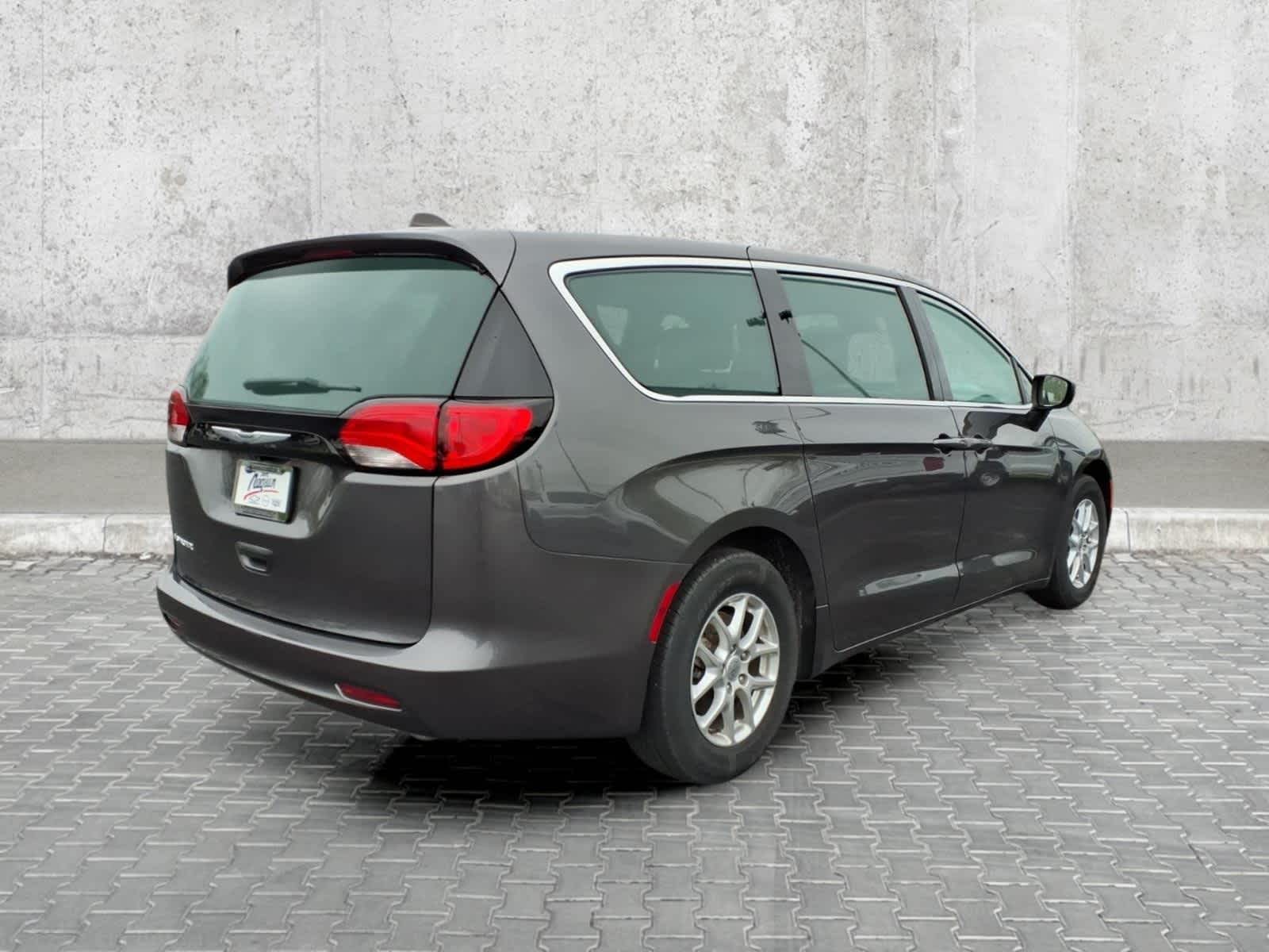 2023 Chrysler Voyager LX