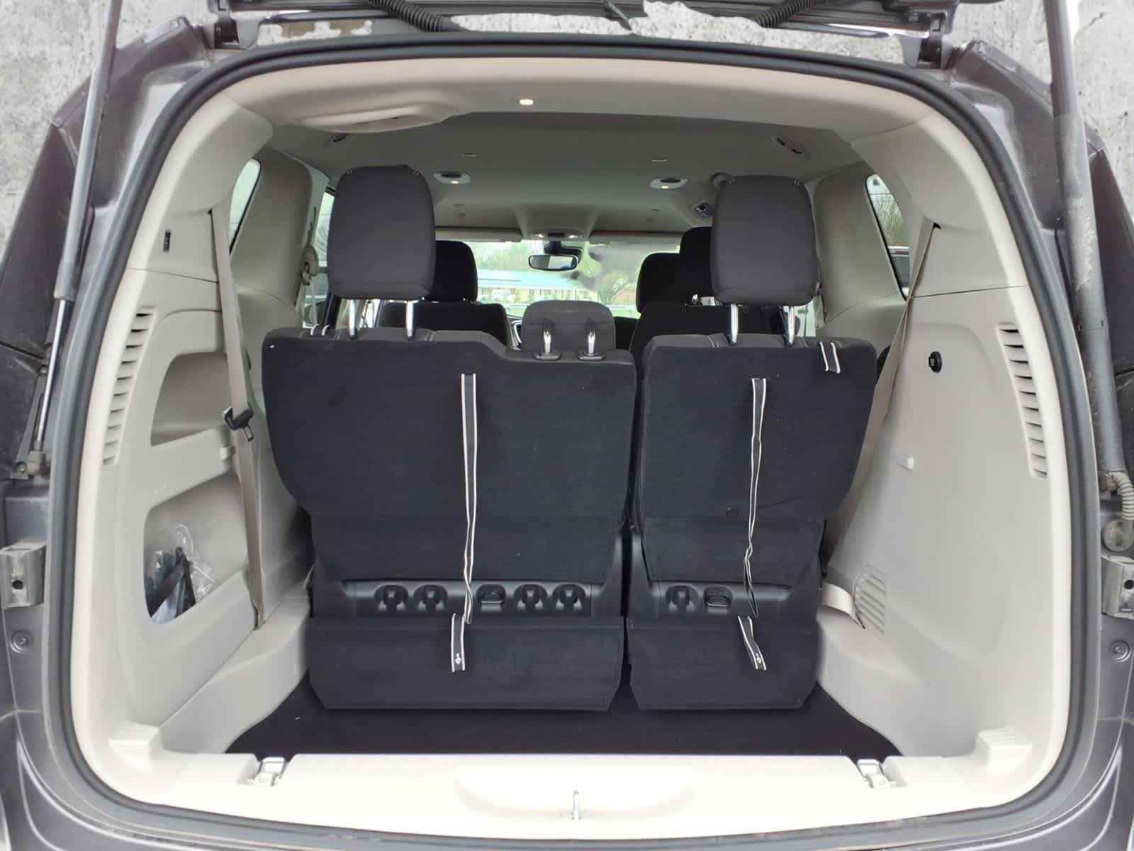 2023 Chrysler Voyager LX