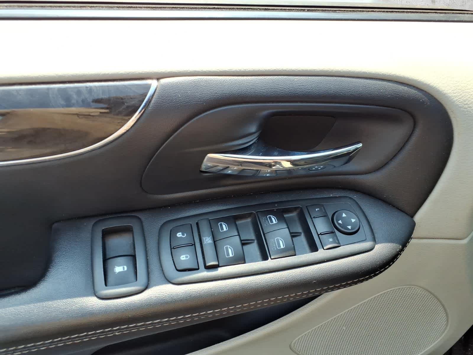 2013 Chrysler Town & Country Touring-L