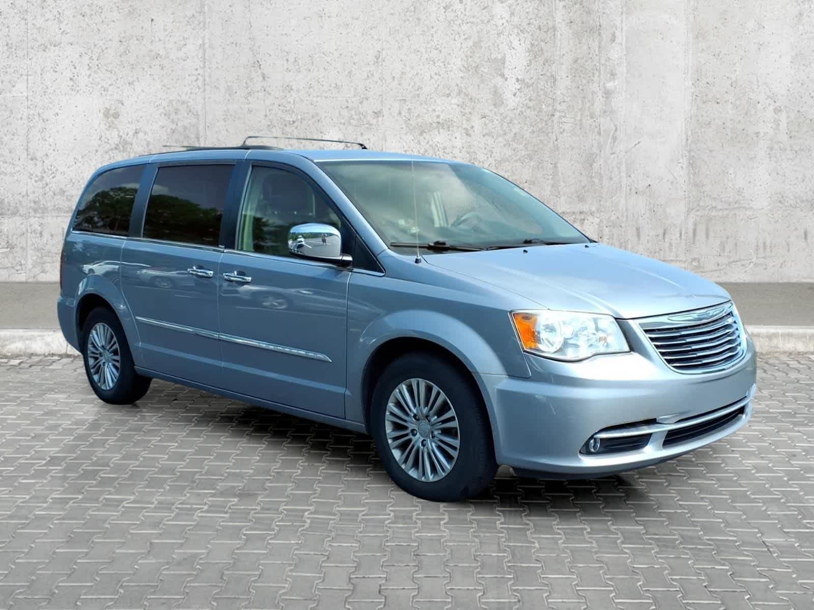 2013 Chrysler Town & Country Touring-L