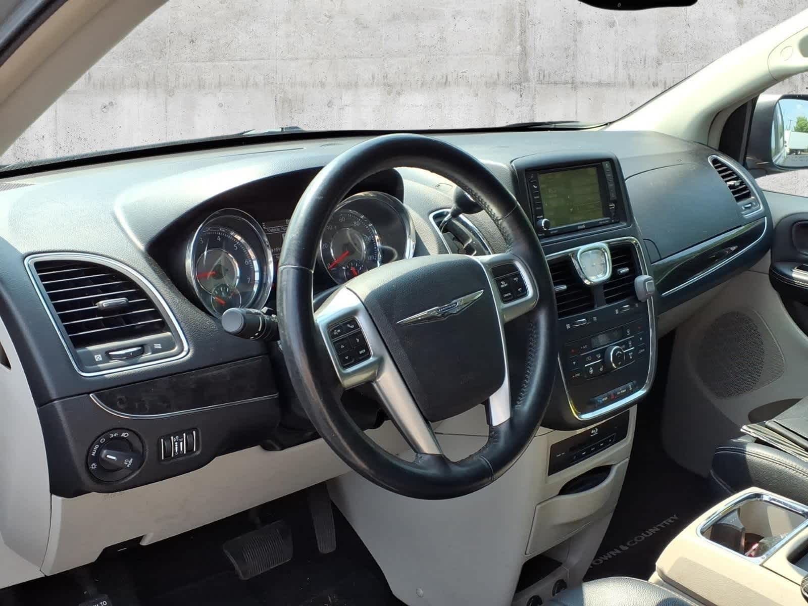 2013 Chrysler Town & Country Touring-L