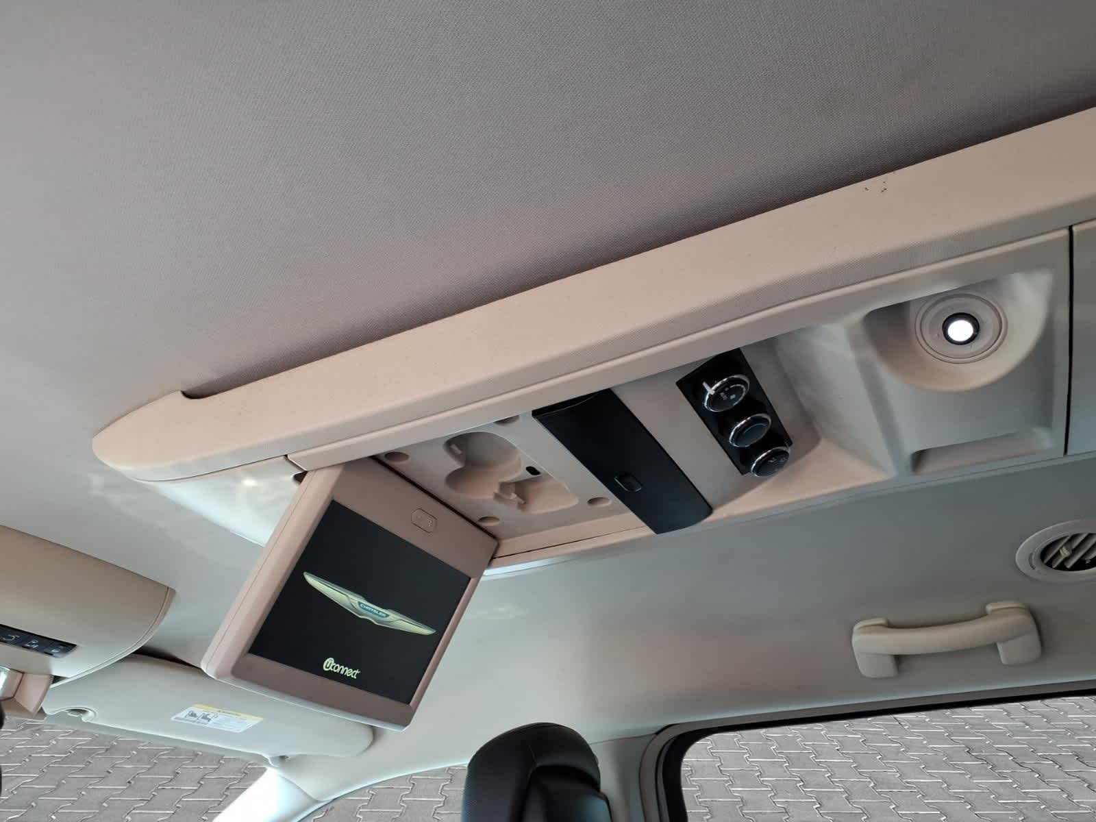 2013 Chrysler Town & Country Touring-L