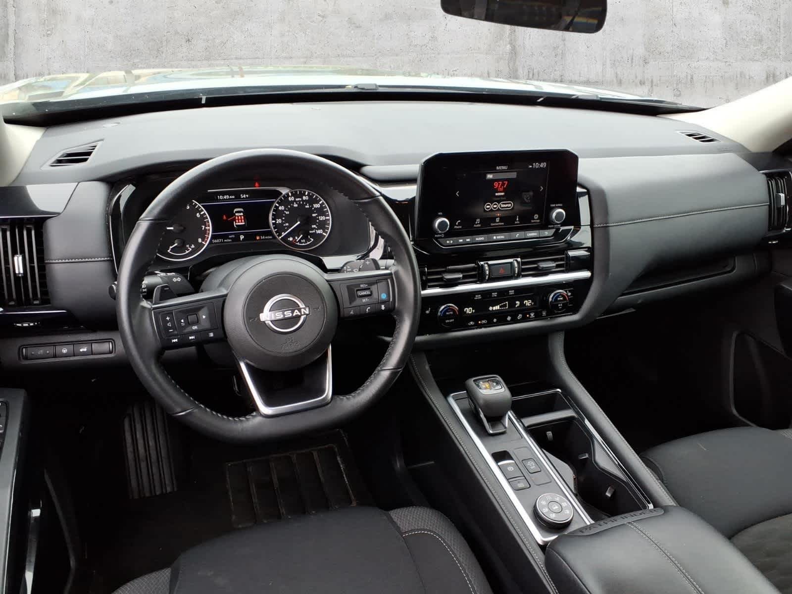 2025 Nissan Pathfinder SV