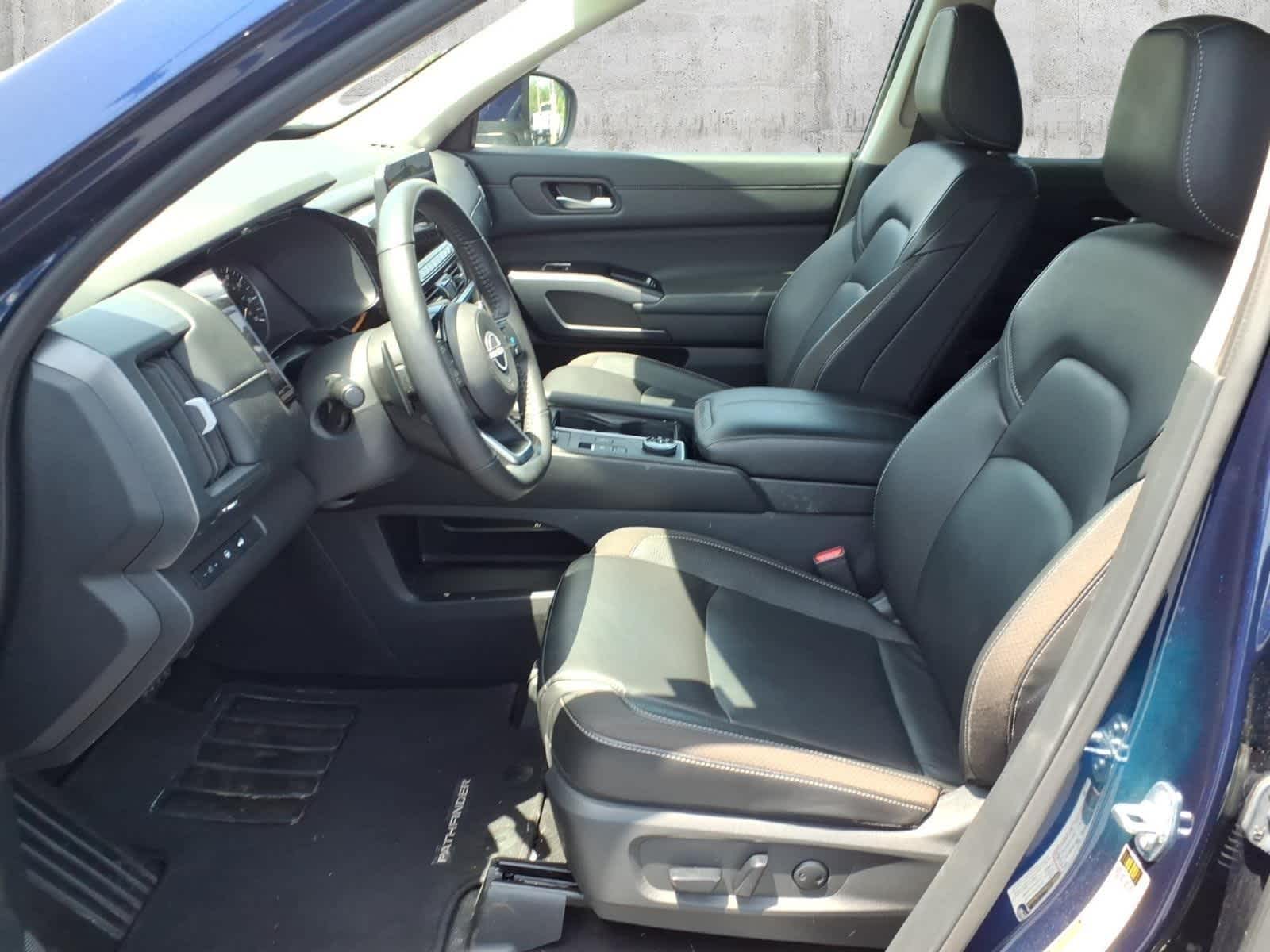 2025 Nissan Pathfinder SL