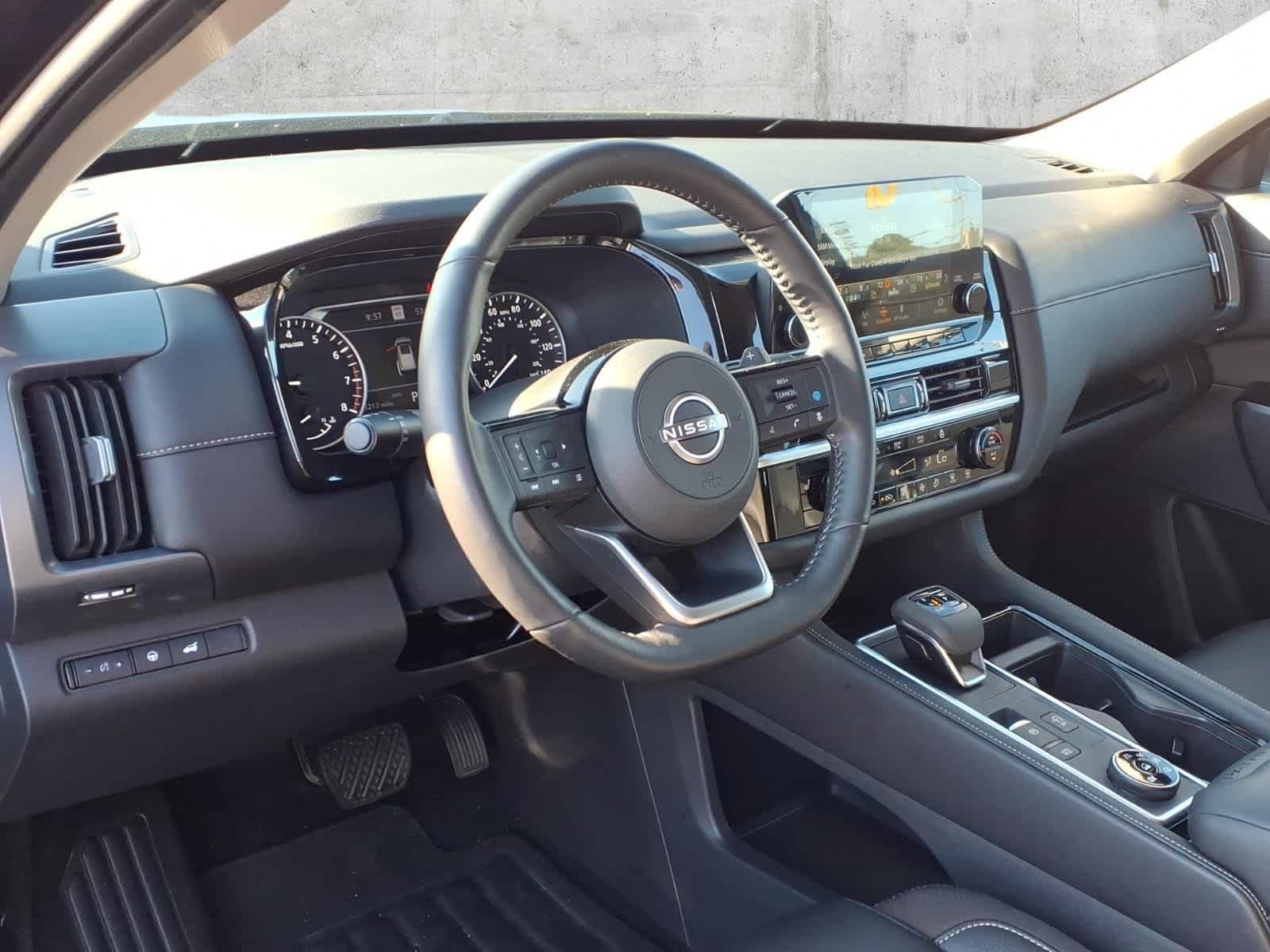 2025 Nissan Pathfinder SL