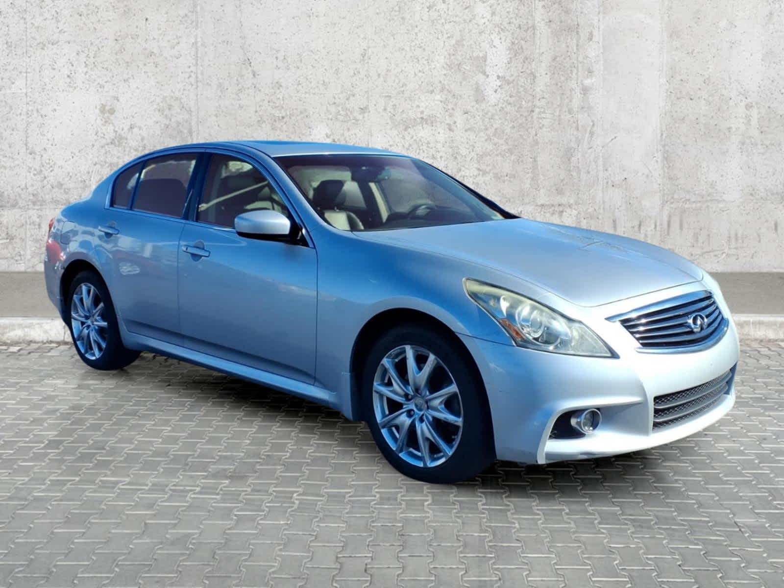 2011 INFINITI G37 Sedan x