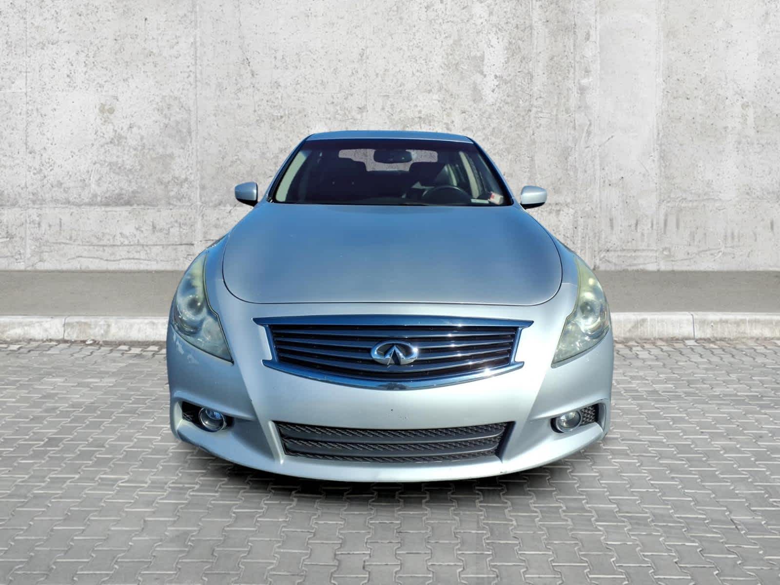 2011 INFINITI G37 Sedan x