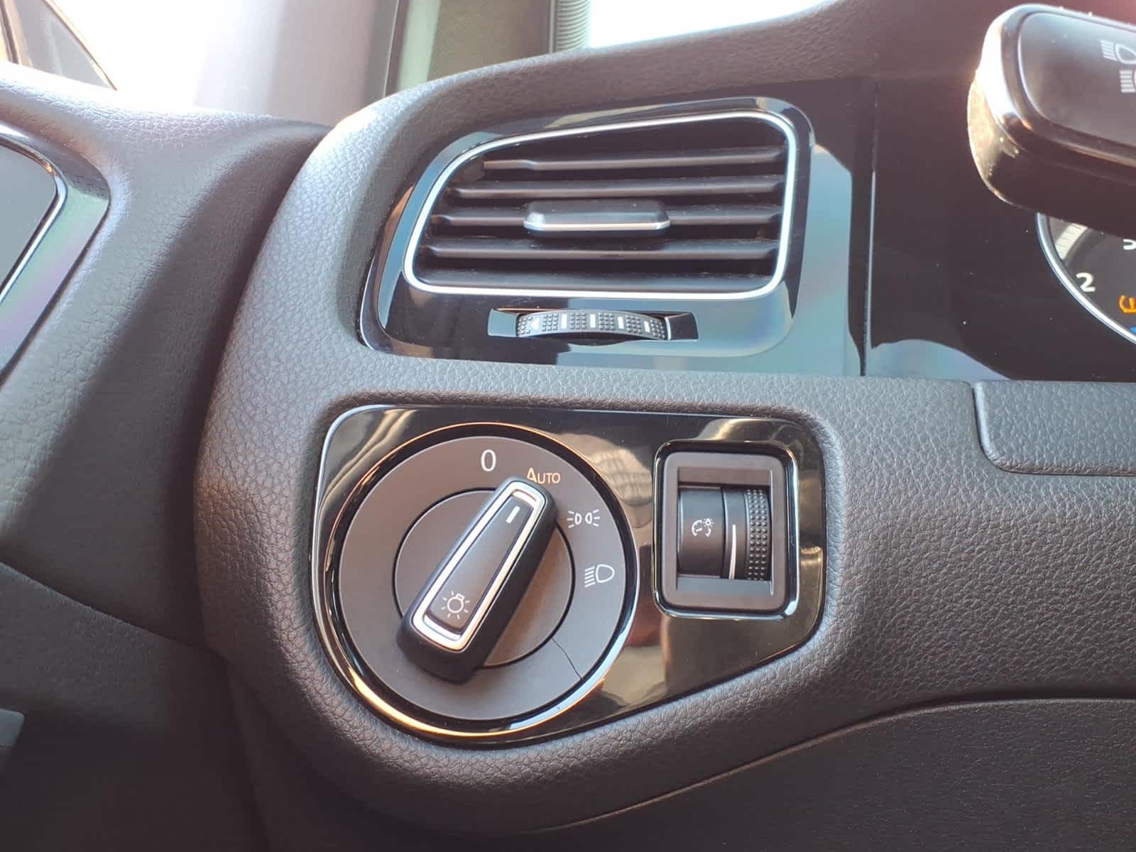 2016 Volkswagen Golf R Base